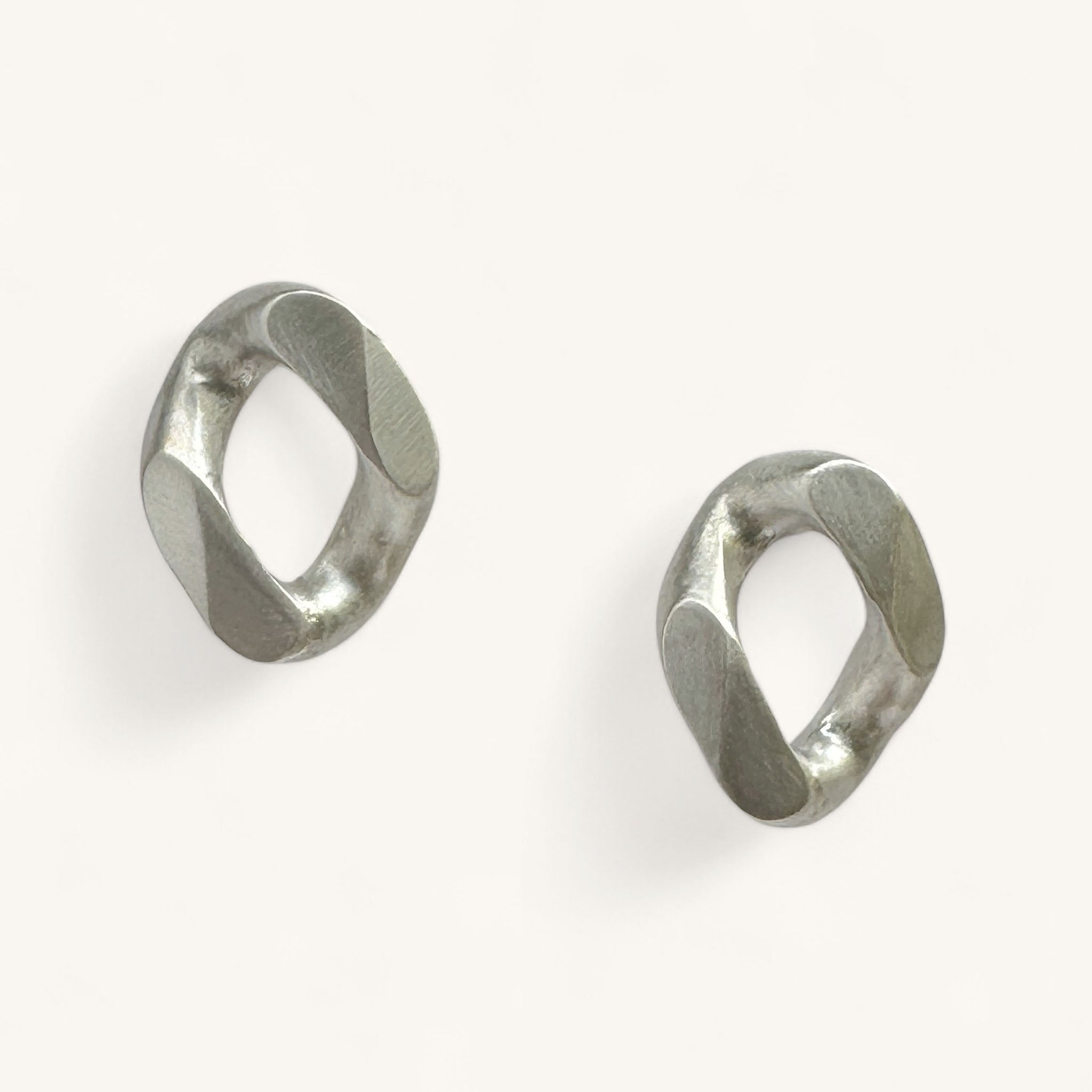Jennifer Loiselle curb chain stud earrings in silver