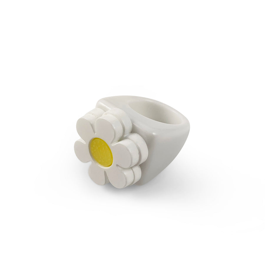 Coming Up Daisies Resin Ring